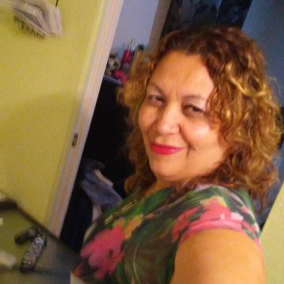 Meet your Posher, Iris - Picture 1 of 1